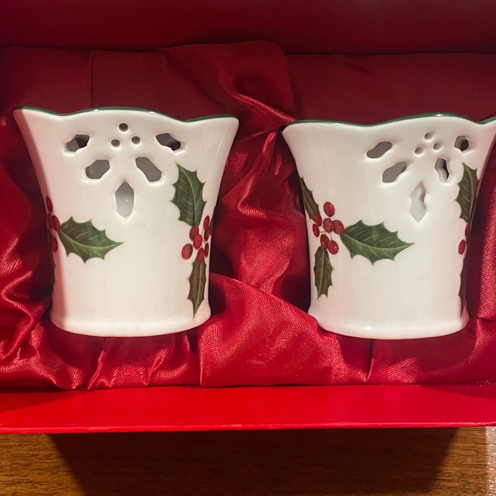 Colonial Williamsburg Festive Holly Candle Holders NEW dishwasher safe